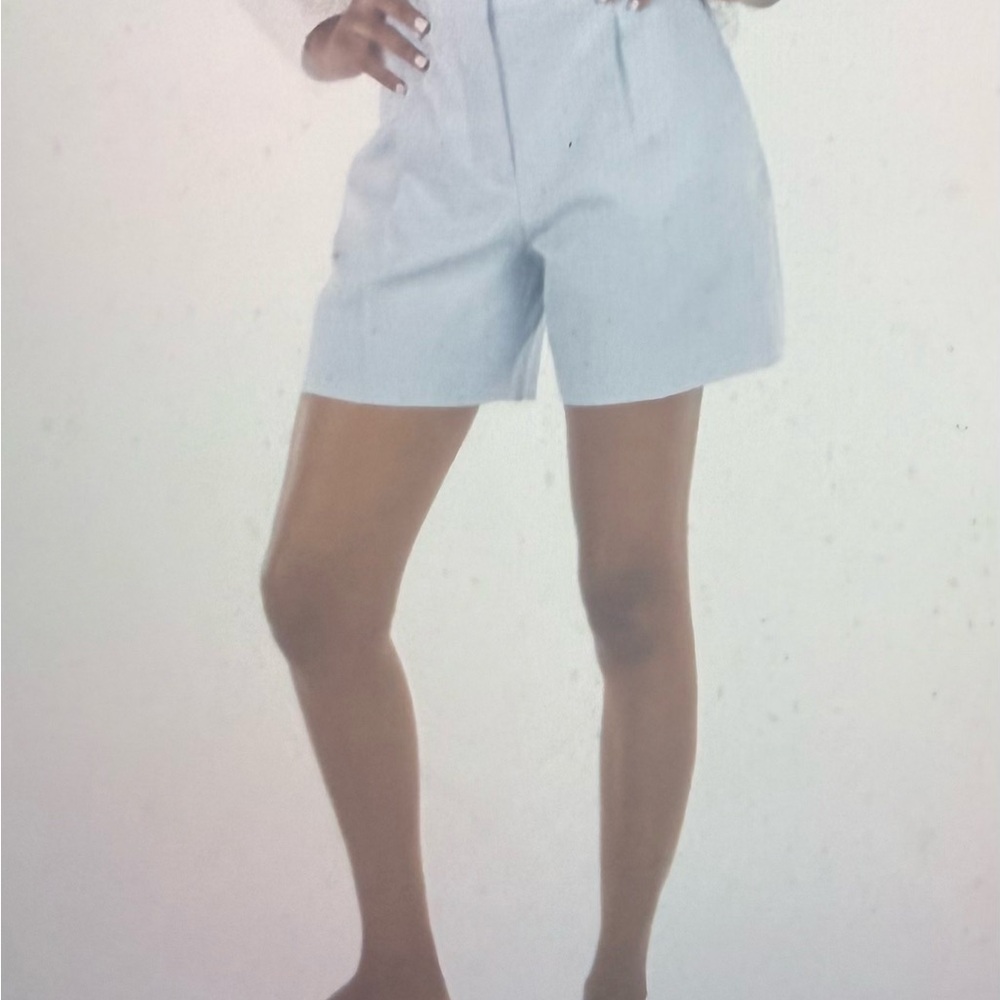 Burberry, new with tags pale Blue Women's tailored Shorts size 6 - Picture 2 of 10